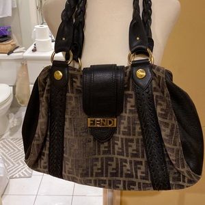 Vintage Fendi purse 💯 AUTHENTIC